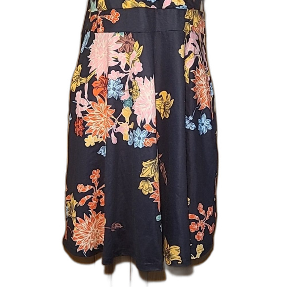 Guberry A-Line Wrap Dress Knee Length V-Neck Floral Sleeveless Tropical Pastel - Picture 4 of 17